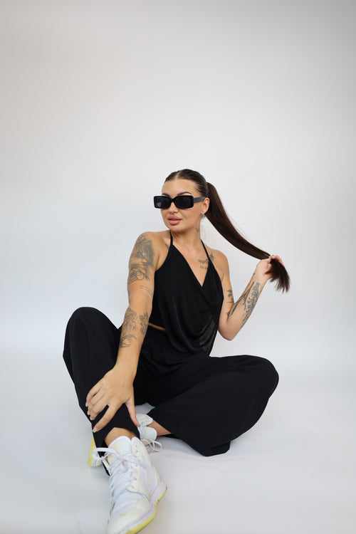 clip-in human hair ponytail - model with dark brown ponytail