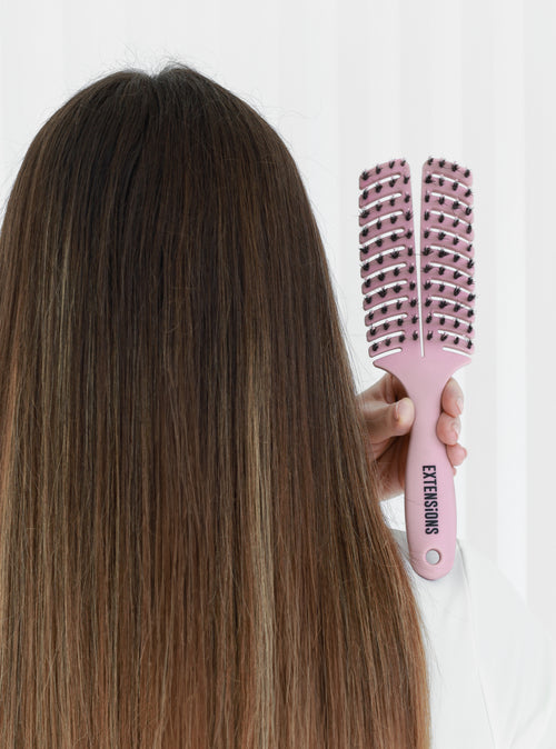 model showing brushMe! medium pink brush