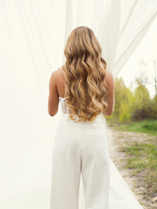 blonde hair extensions - model with long blond hair