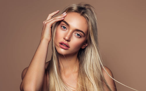 hair extensions blond model